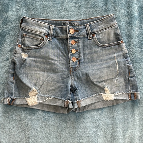 Maurices High Rise Ripped Cuffed Hem 3.5in Short - Picture 3 of 6